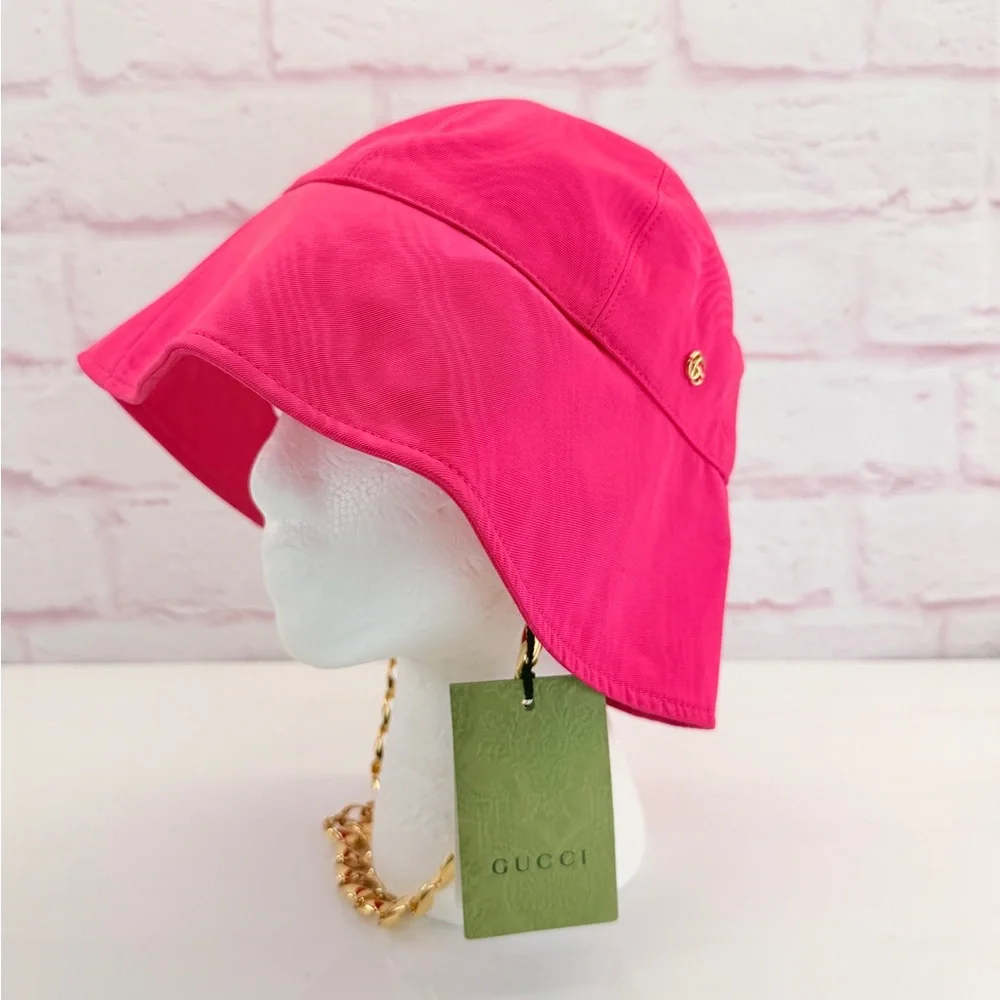 Gucci Pink Elevation Clock Bucket Chain Hat M NWT